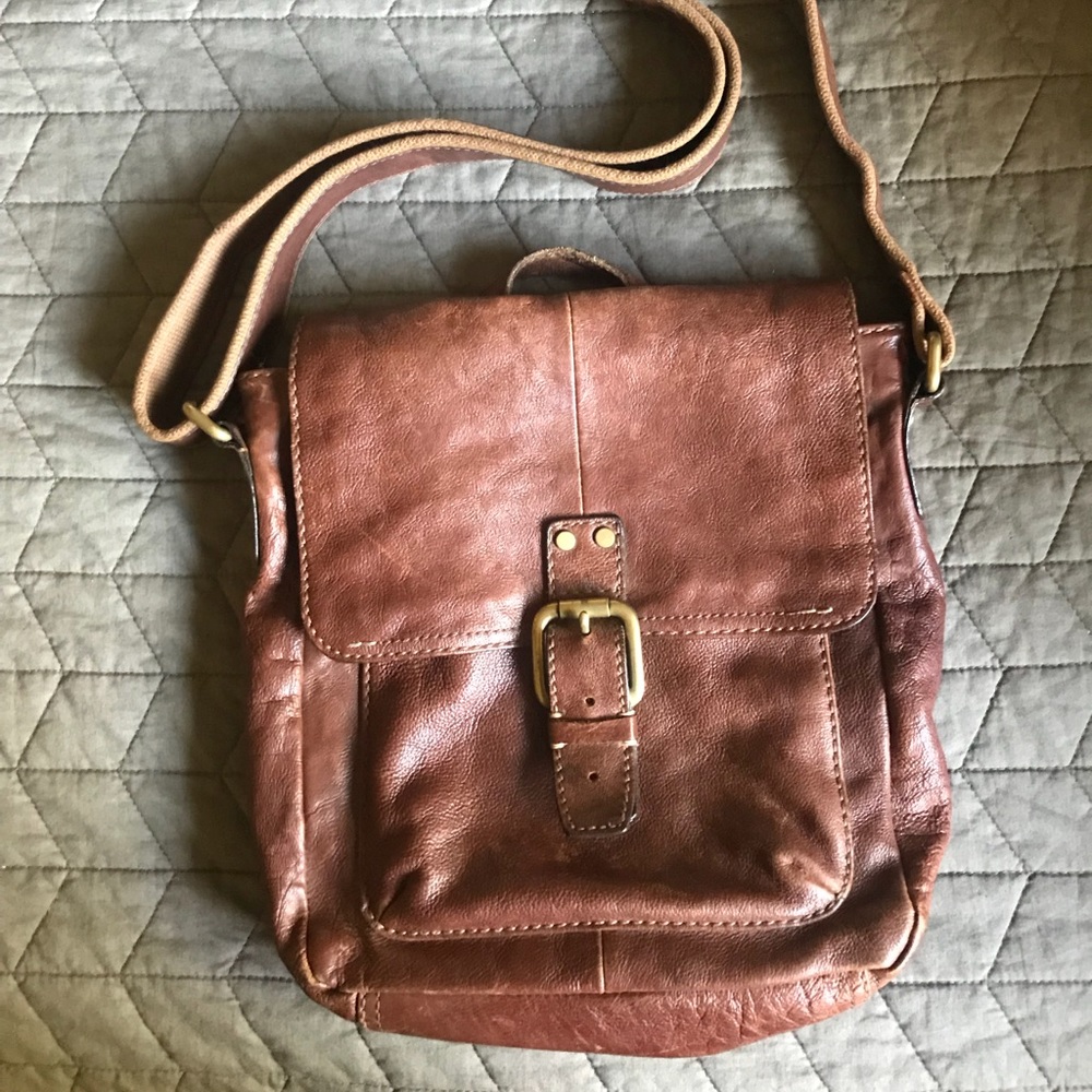 Fossil brown leather messenger crossbody bag